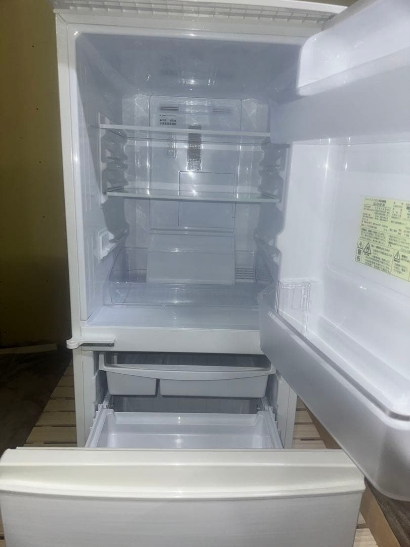 ホワイト冷蔵庫 上段冷蔵室 下段冷凍室