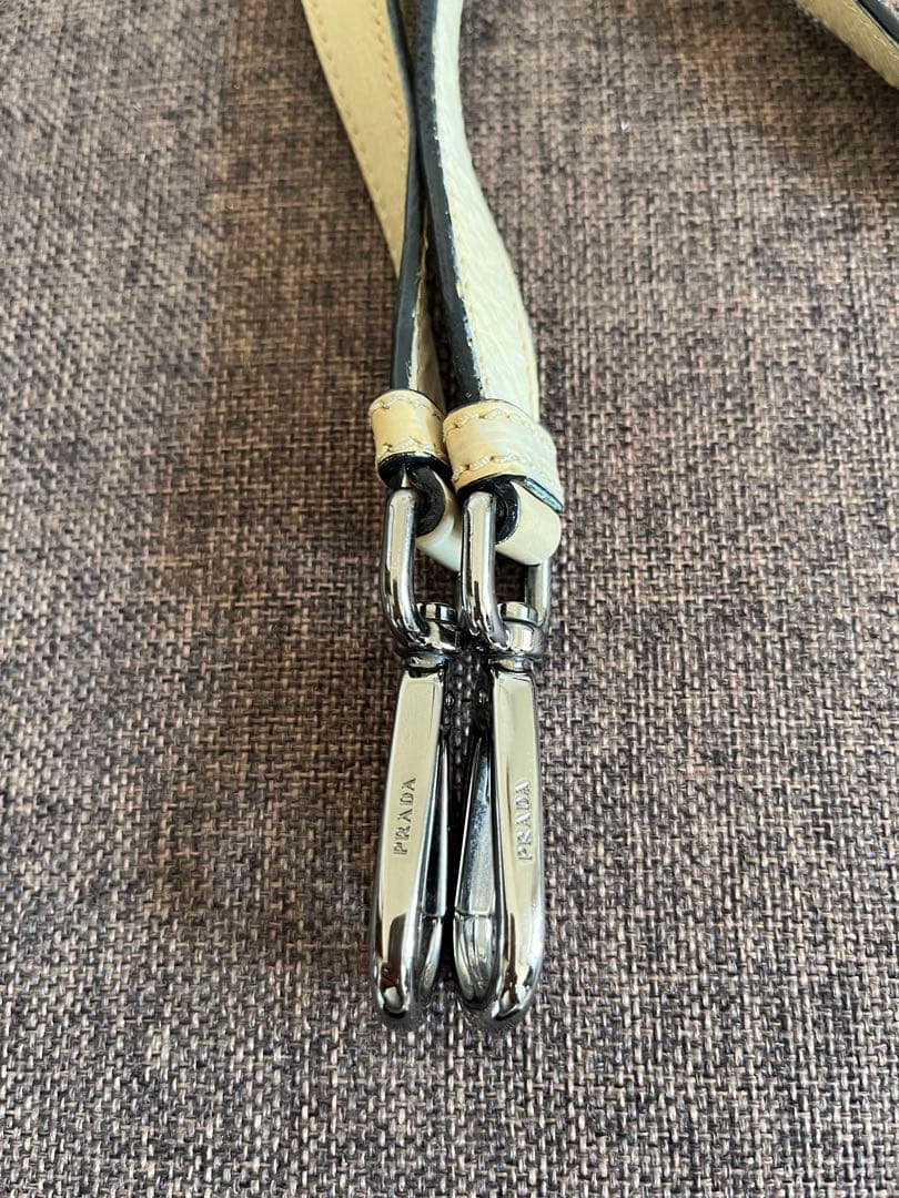 値下げしました。 プラダ　PRADA　ショルダーストラップ