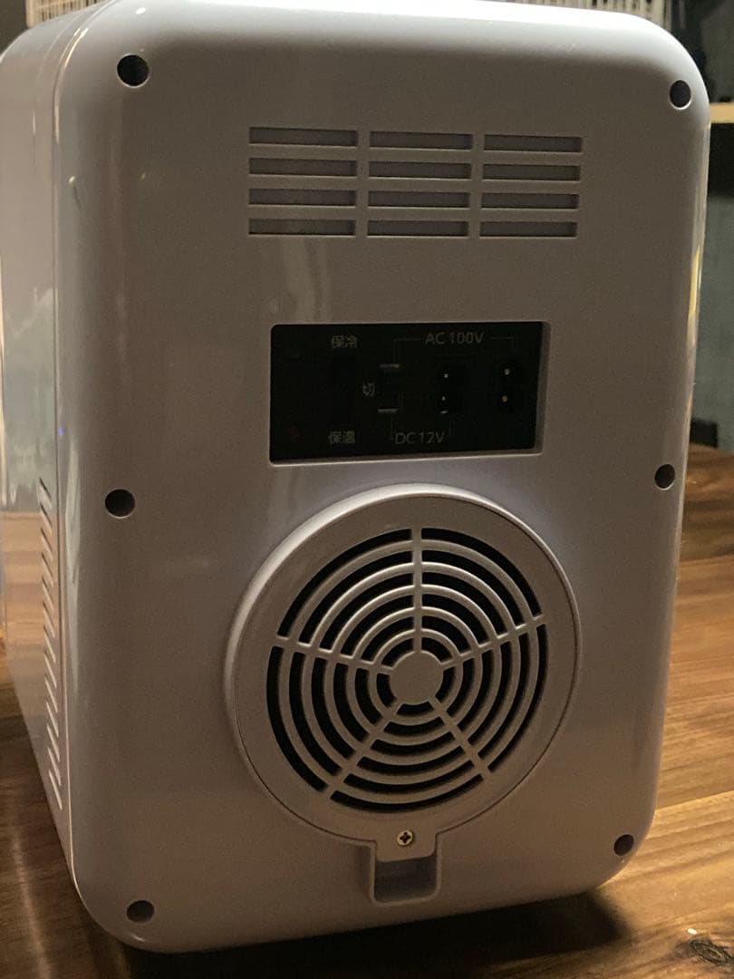 ポータブル電子式保冷温ボックス　冷温庫 2段棚付き（2022年製）