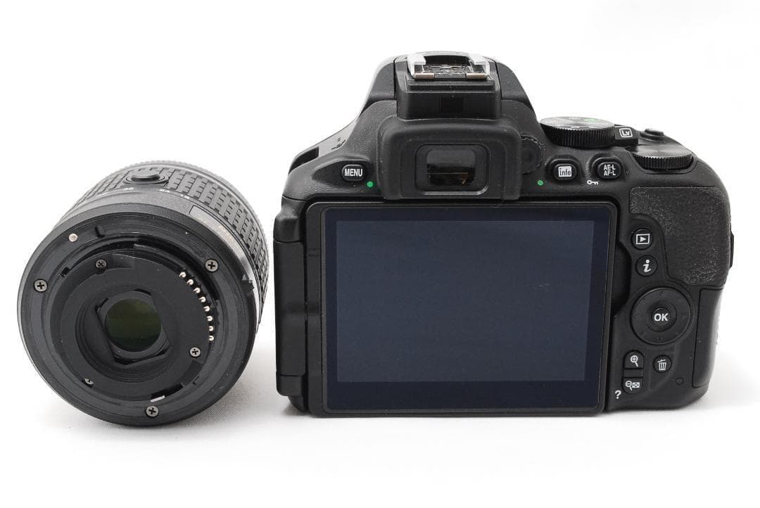 美品✨Nikon D5600 ダブルレンズ Bluetooth搭載S数1837回