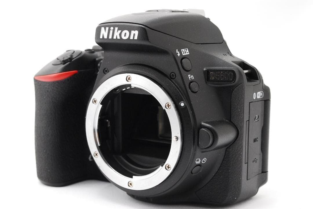 美品✨Nikon D5600 ダブルレンズ Bluetooth搭載S数1837回