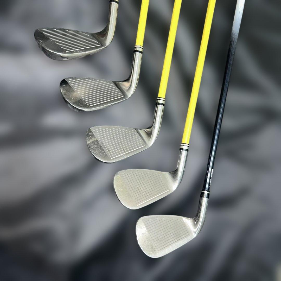 ゼクシオ8&12アイアン5本硬さＲとパター