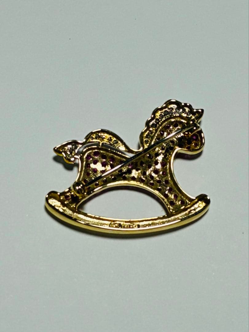 K10 馬の形 ブローチ 天然石 ルビーダイヤモンド