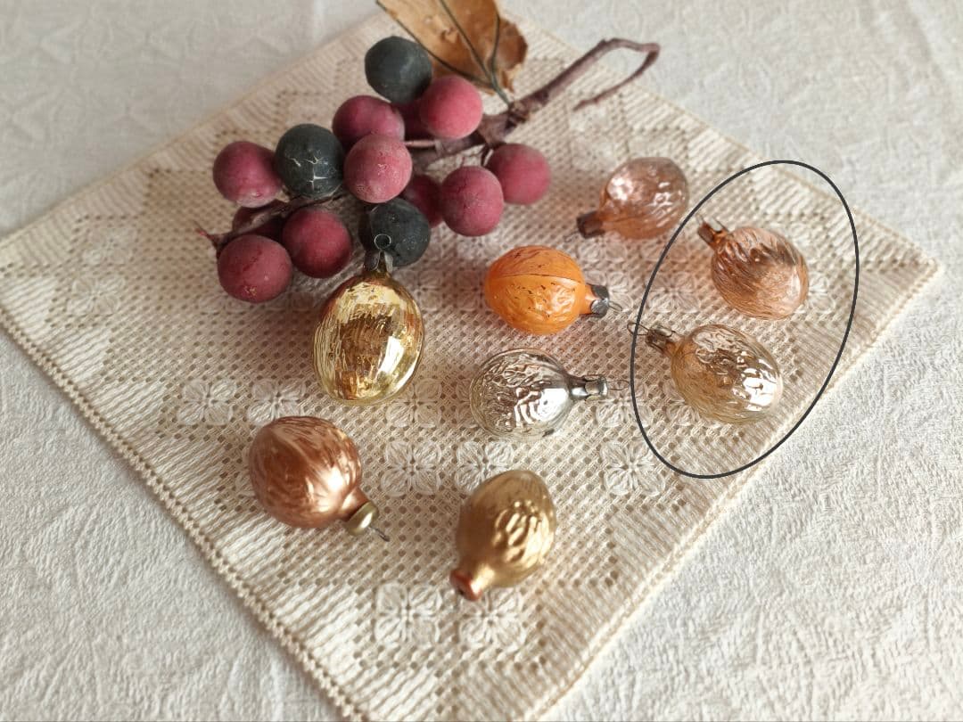 【たし1012さま】vintage ❀ マットゴールドの クルミオーナメント