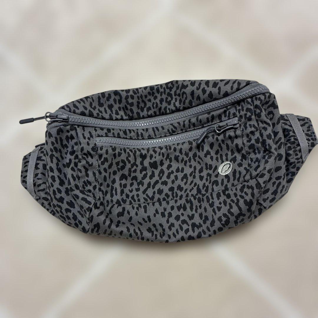 美品！グスケット365抱っこ紐Plusグレーレオパード　プラス