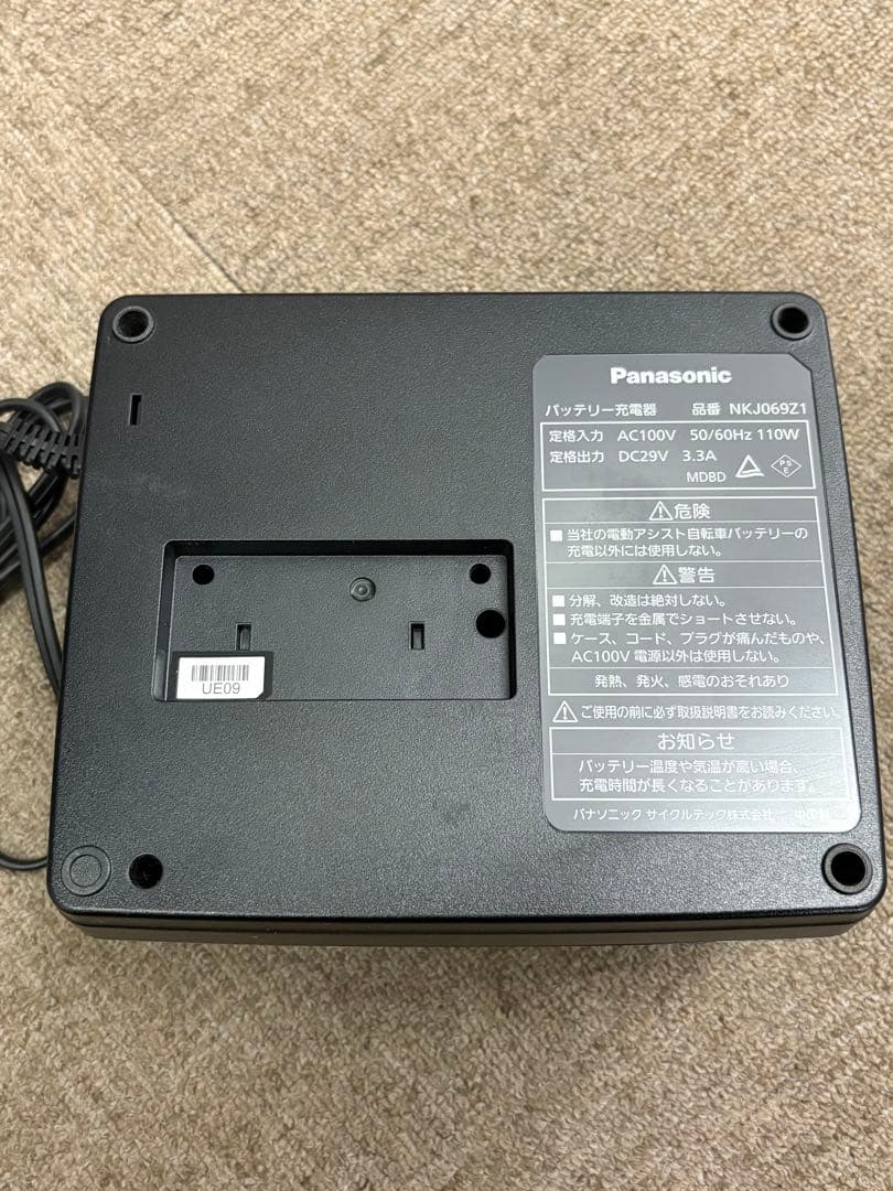 極美品 Panasonic パナソニック 電動自転車用 充電器 NKJ069Z1