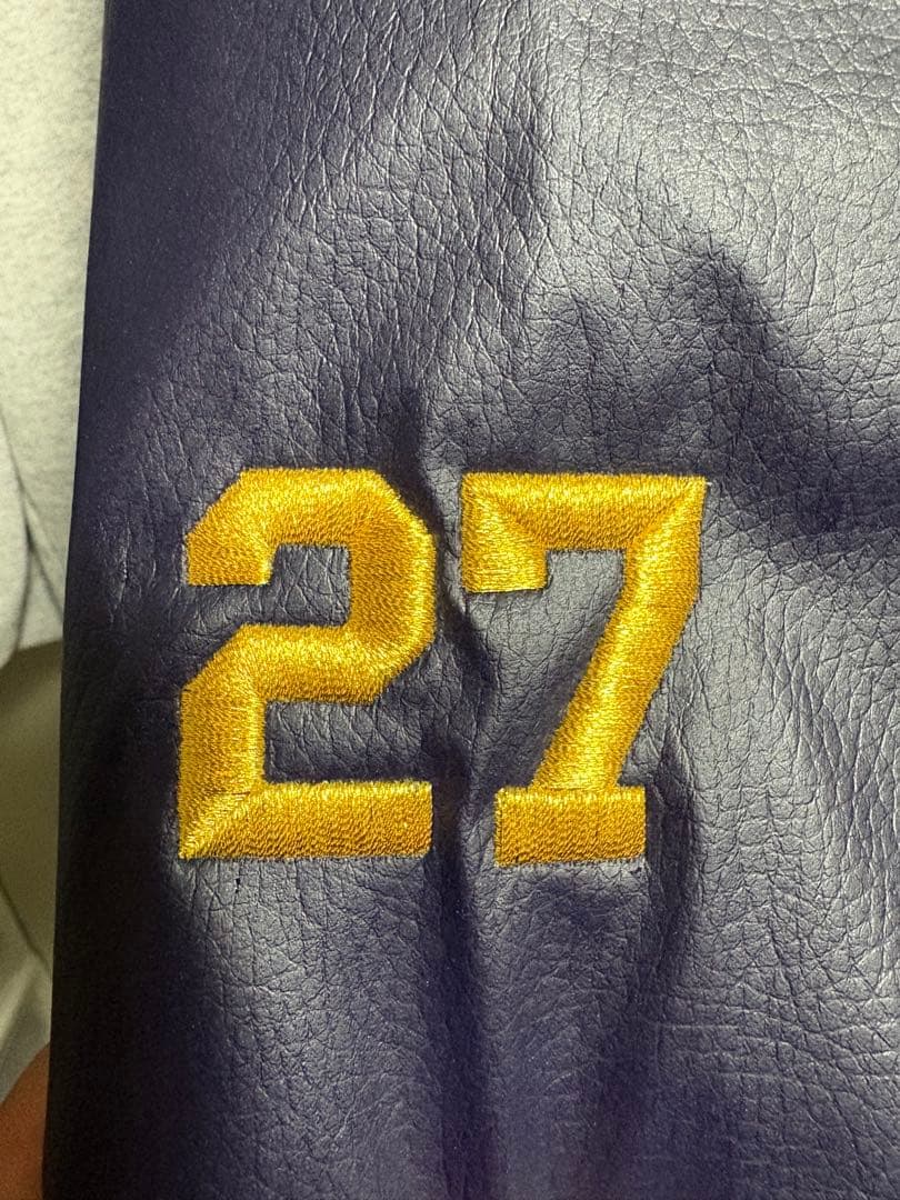 東海大学野球部グラウンドコート背番号27