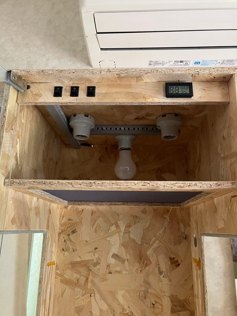 爬虫類　木製飼育ケージ　前面ガラス無し　40X40X80CM