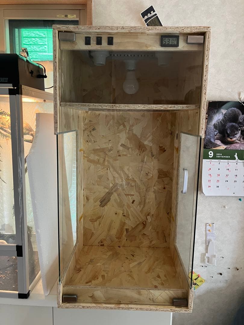 爬虫類　木製飼育ケージ　前面ガラス無し　40X40X80CM