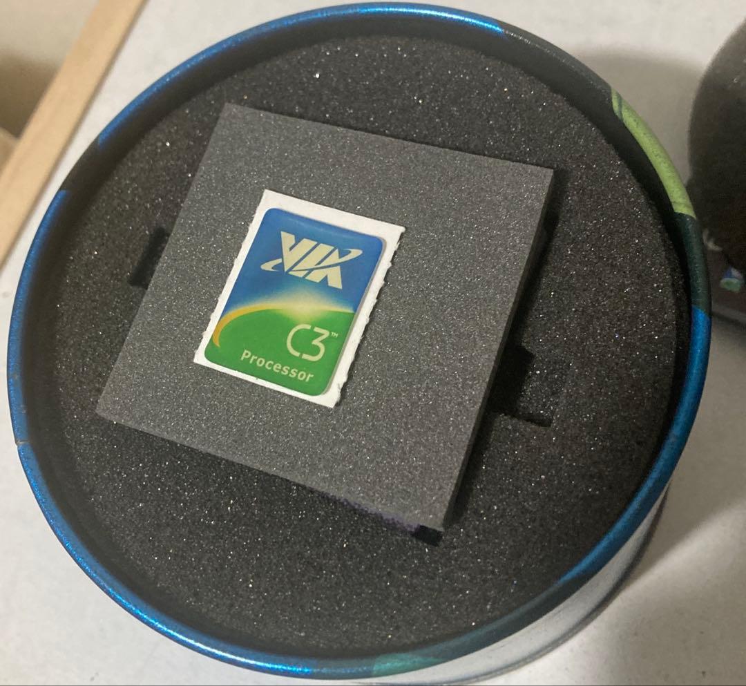 レア珍品！VIA C3 800MHzプロセッサ + クーラー 缶ケース付き