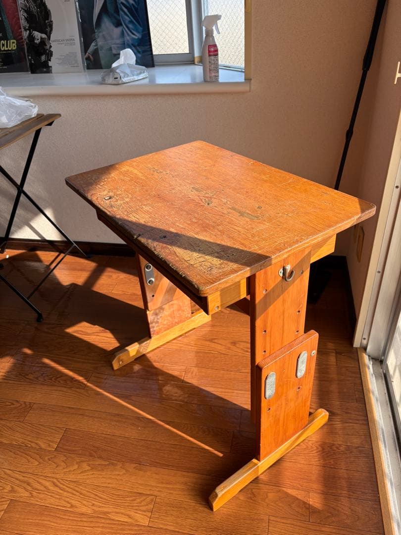 小学校のつくえ