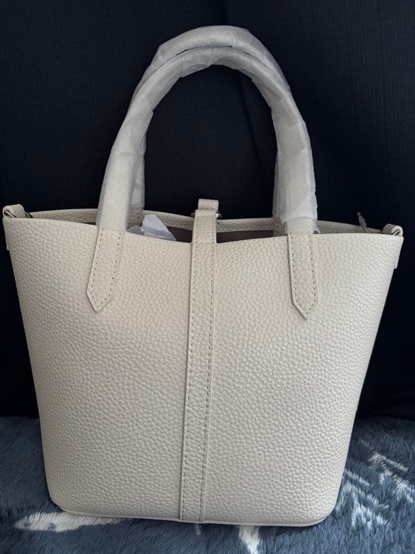 CHARLES & KEITH Beryl ベリル リサイクルレザーバケツバッグ