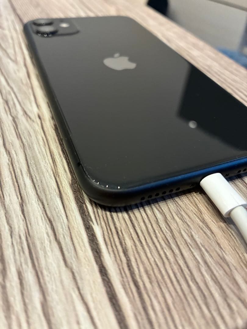 【美品】Apple iPhone 11 ブラック　本体（未使用ケーブル付）