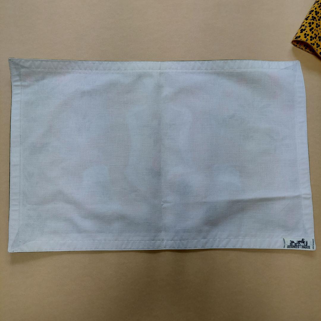 HERMÈS　ヒョウ柄ランチョンマットとナフキンのセット