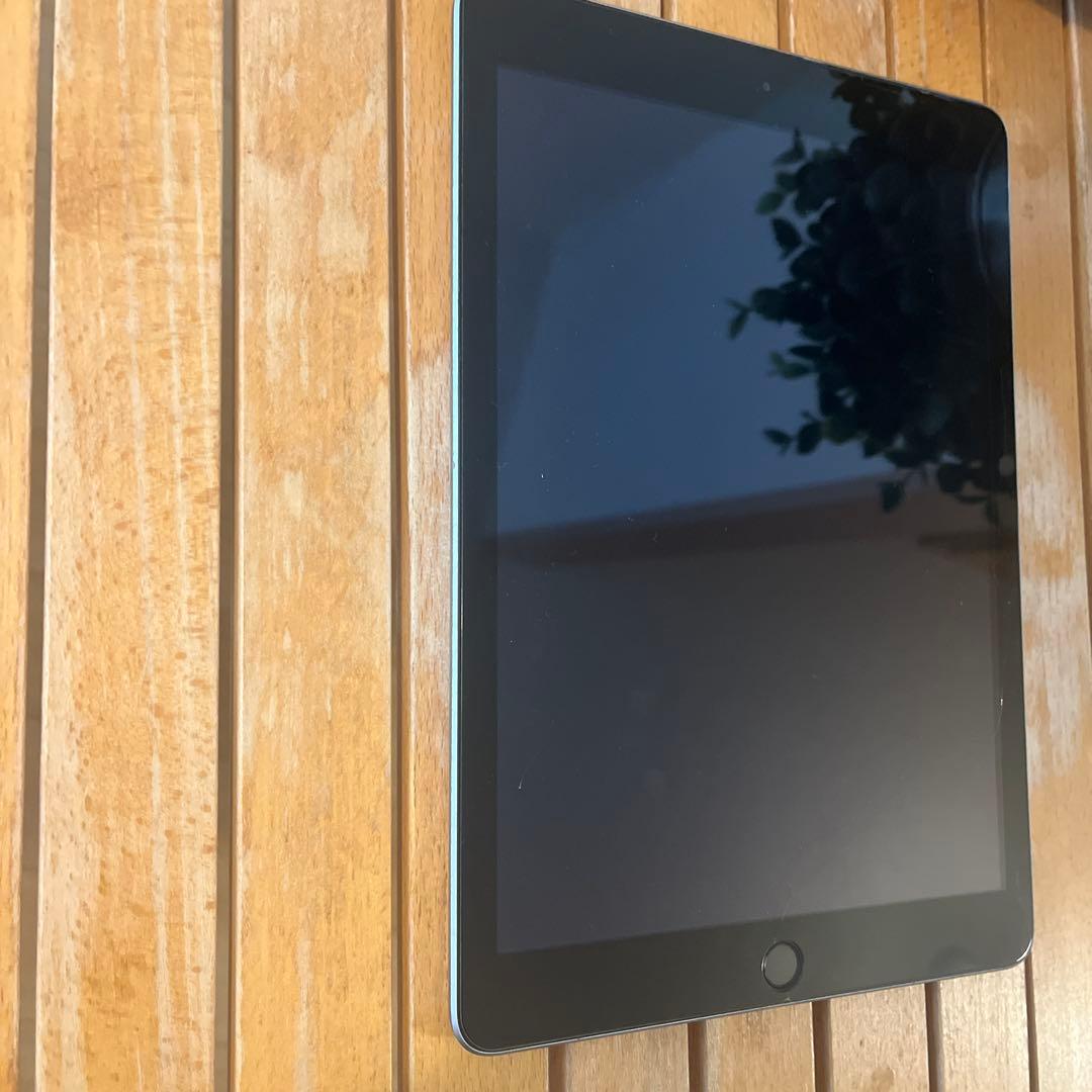 Apple iPad 第5世代　128GB