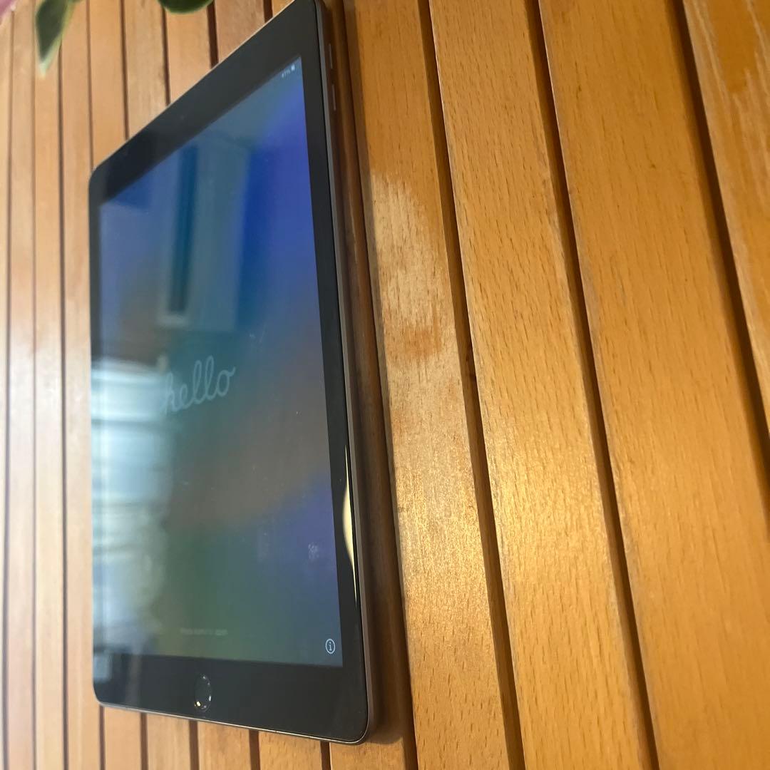 Apple iPad 第5世代　128GB