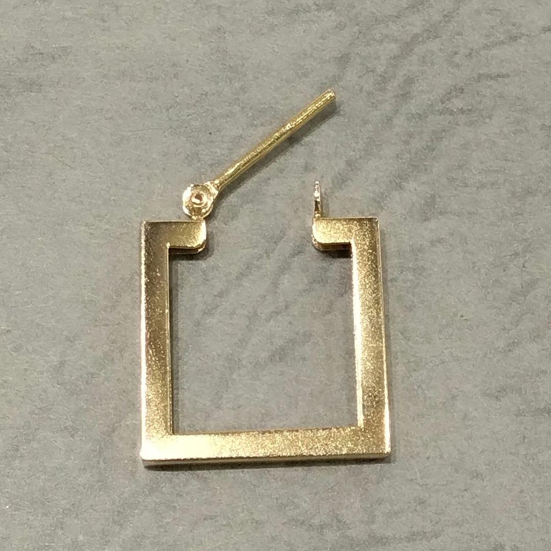 モモイロ　K18YG地金片耳ピアス　　中古品