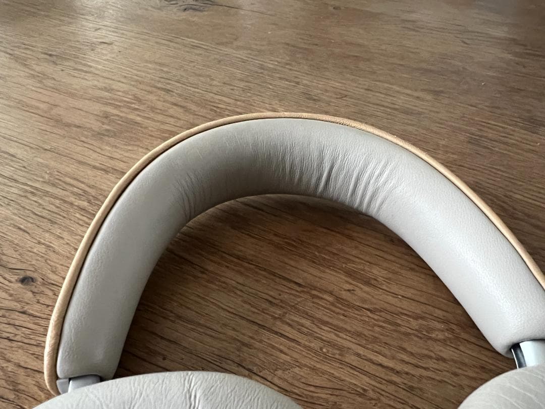 バウワースアンドウィルキンス　px8　タン