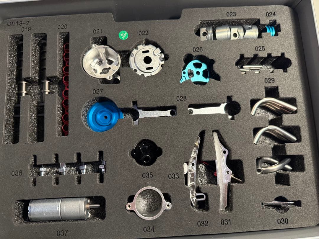 土星エンジン直列4気筒エンジンモデル　フルメタル組み立てキット ホビー