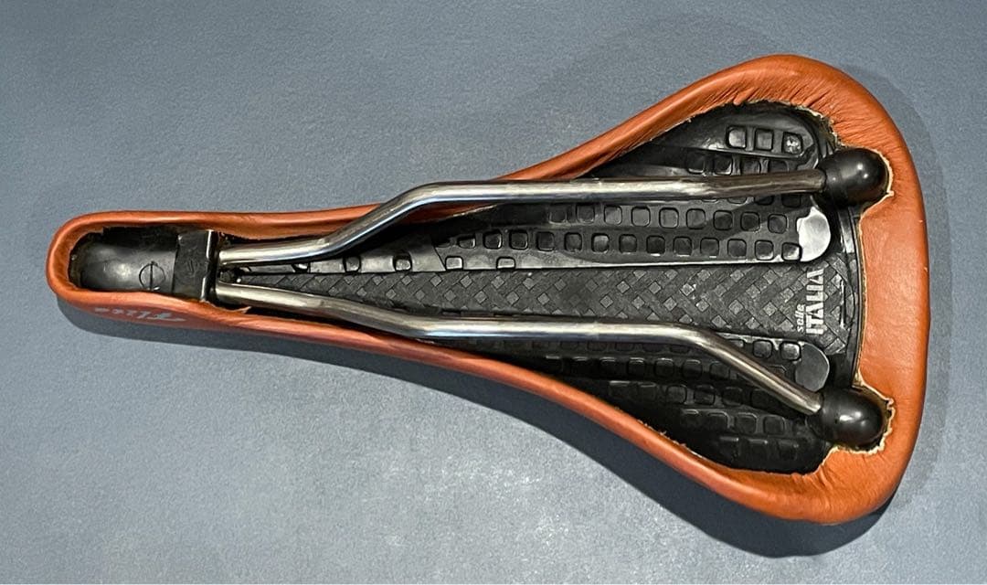 お*ん様 selle ITALIA Fliteサドル レザー 110周年記念 セ