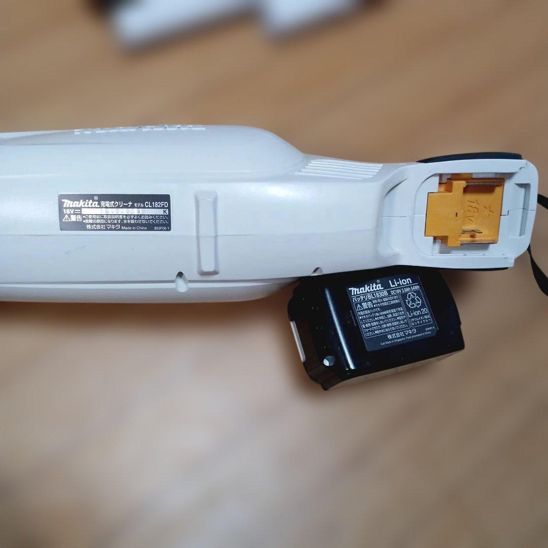 マキタ18V充電式クリーナCL182FD純正バッテリー、純正急速充電器付