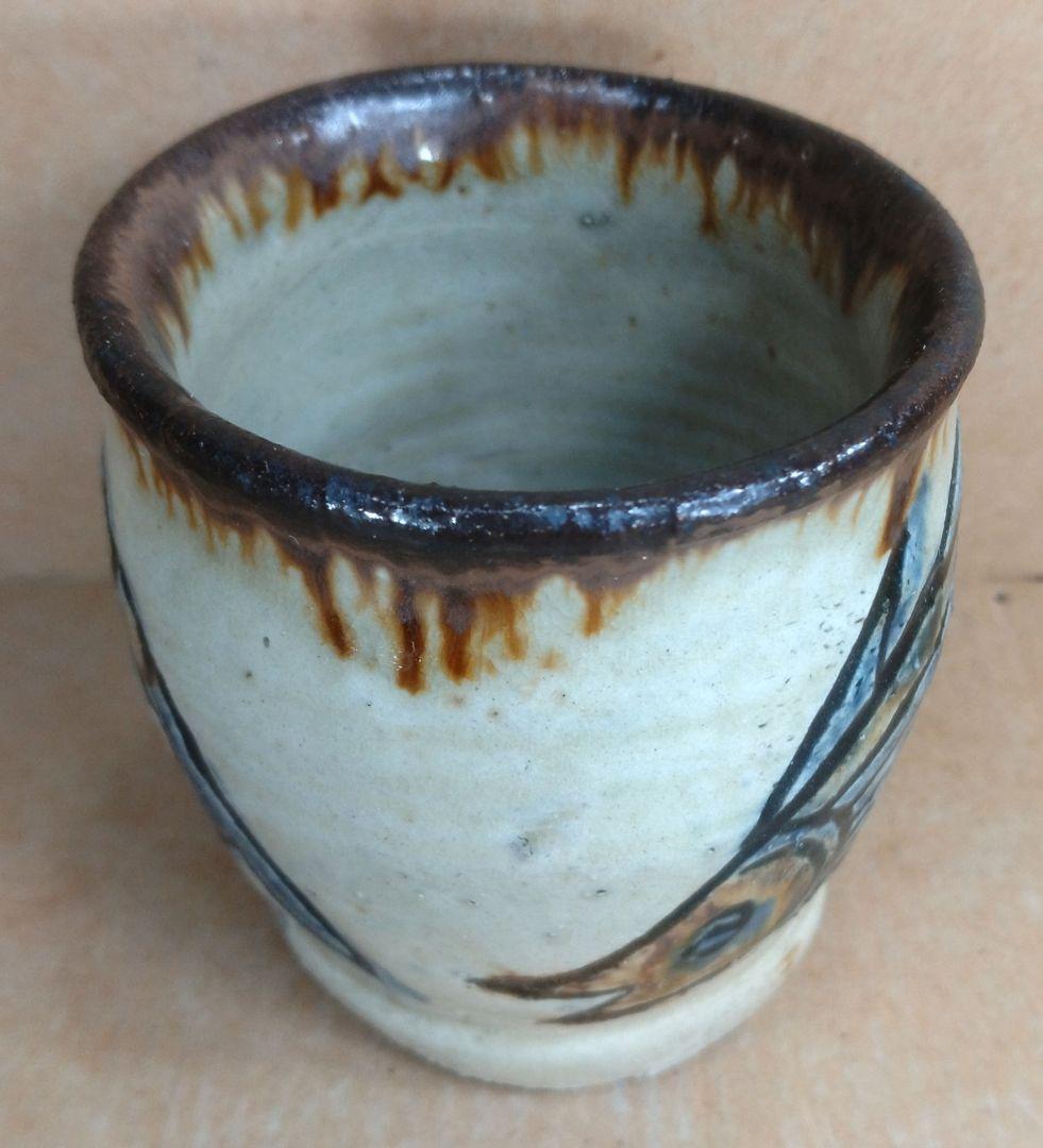 【本物保証】金城次郎 壷屋焼湯呑(海老笑魚紋湯呑）共箱 栞 人間国宝 壺屋焼