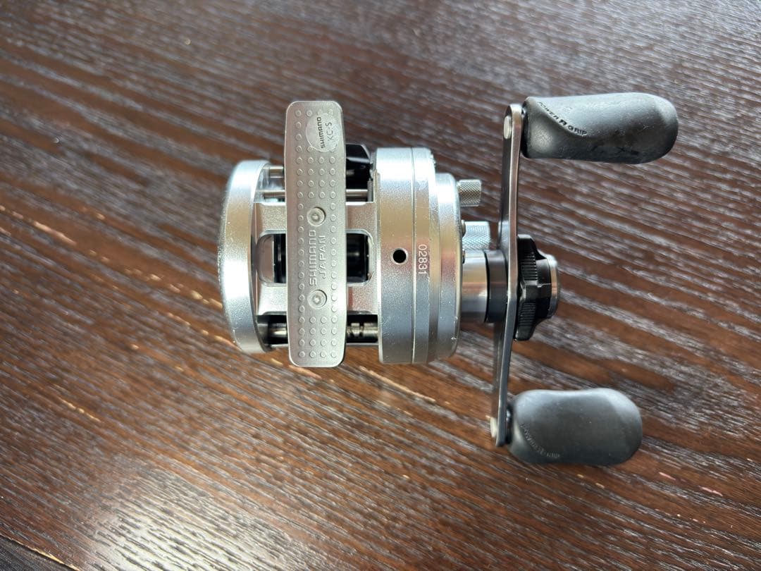 シマノ　12カルカッタ100右ハンドル　02831 (カスタム無し)箱無し