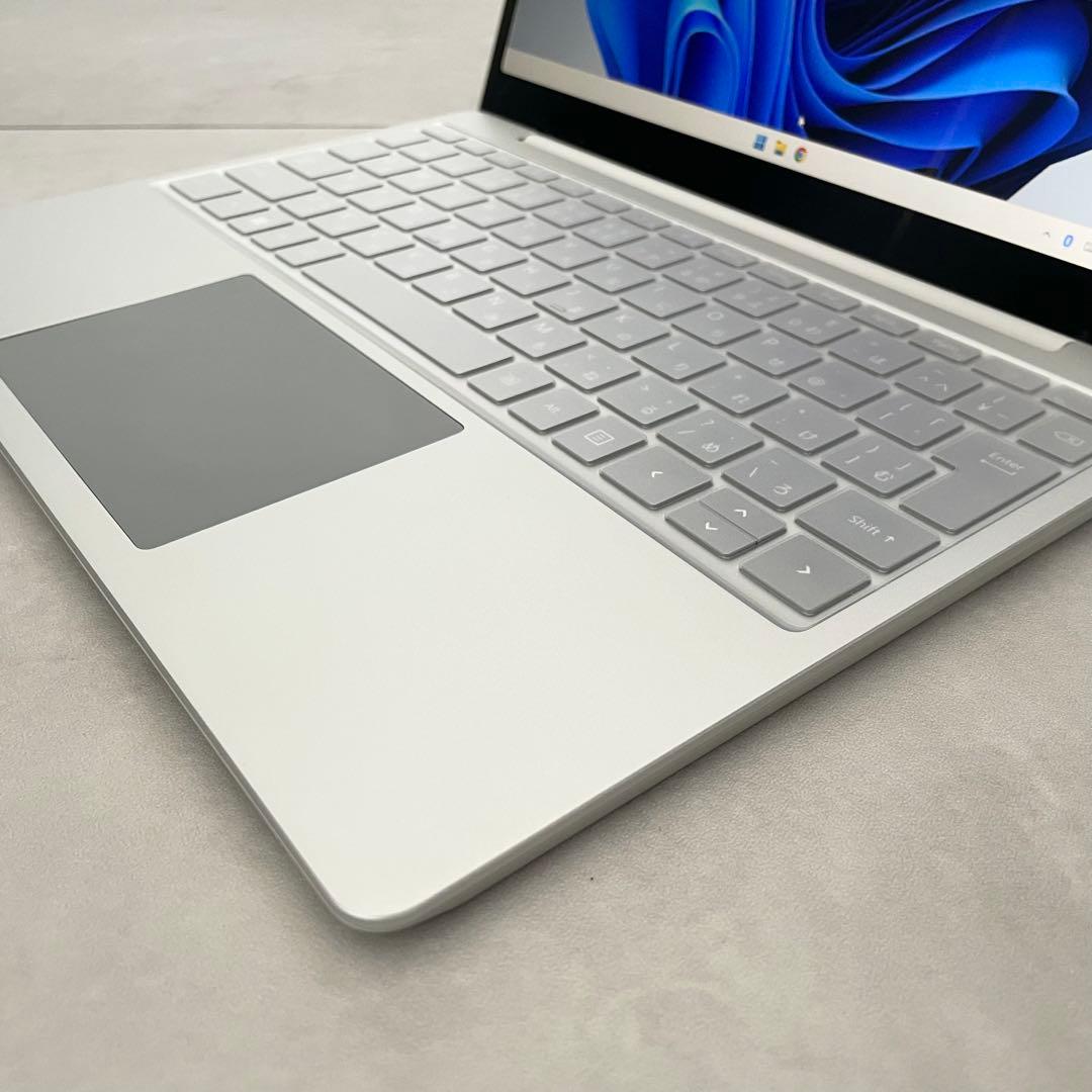 Surface Laptop Go2 128GB プラチナ