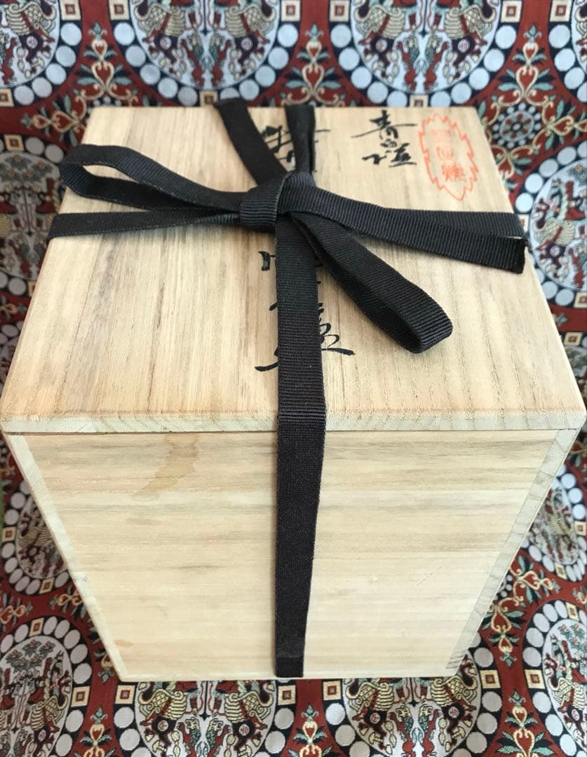 樋渡陶六 青白磁 獅子牡丹唐草文彫　香炉　香爐