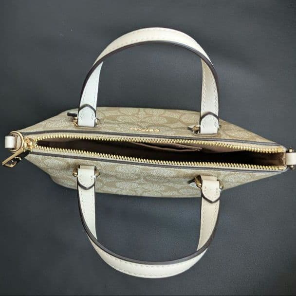 超美品　コーチ　ミニショルダーバッグ シグネチャー アクセサリーポーチ