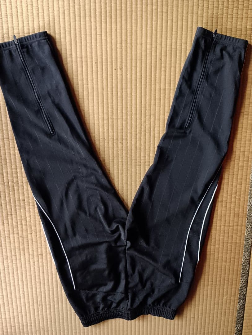 アシックスのフットボール用トレーニングウェア上下