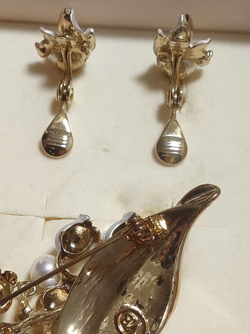 希少デザイン ヴァンドームブティック すずらん　ブローチ、イヤリングセットパール