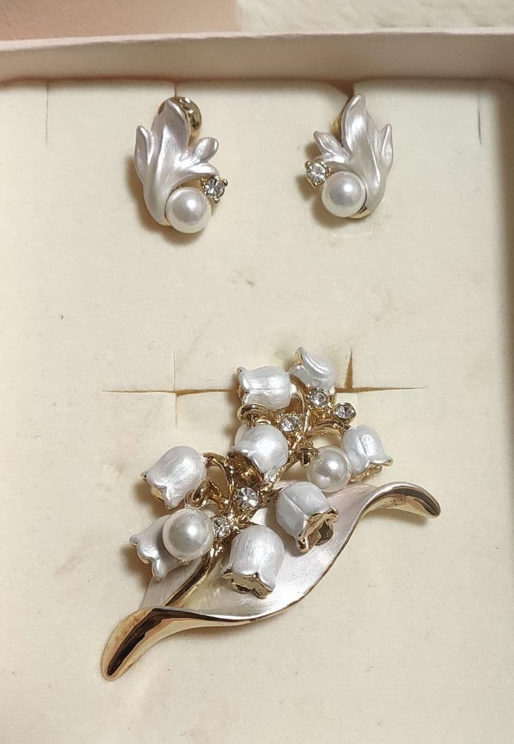 希少デザイン ヴァンドームブティック すずらん　ブローチ、イヤリングセットパール