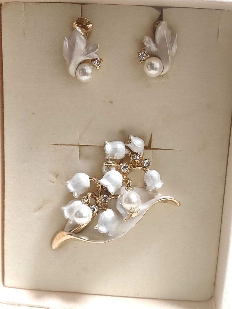 希少デザイン ヴァンドームブティック すずらん　ブローチ、イヤリングセットパール