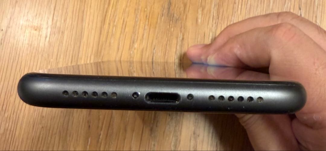 iPhone 11 ブラック　256GB SIMフリー【画面線あり】