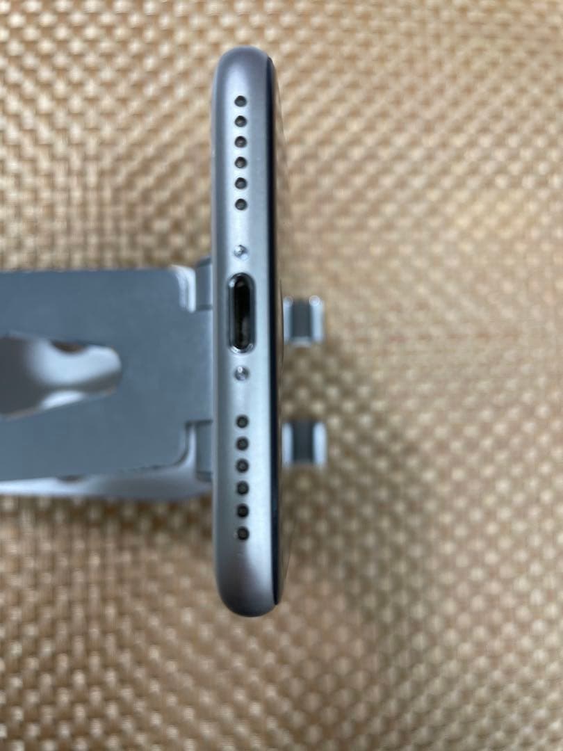 iPhone SE 第3世代 128 GB スターライトSIMフリー【6365】