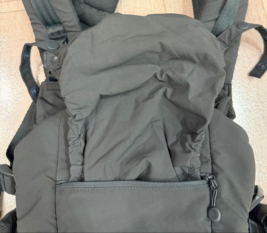 美品 最新 ピトレスク 抱っこ紐 チャコールグレー