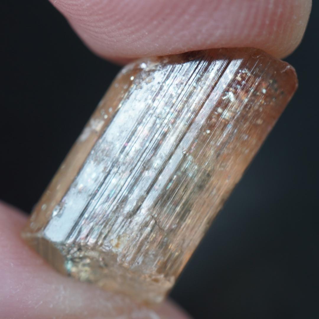 サンストーンスキャポライト　結晶　原石　タンザニア産