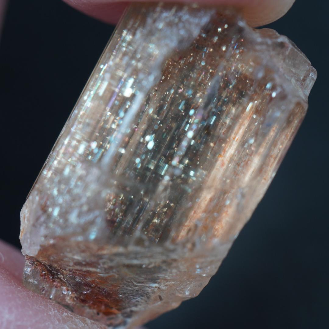 サンストーンスキャポライト　結晶　原石　タンザニア産