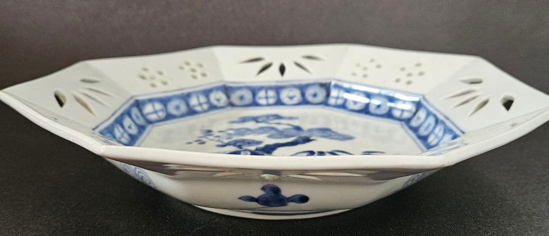 名品❗】 江戸後期　古伊万里 染付 透造　笹に六曜紋　松竹梅　25.3cm八角鉢