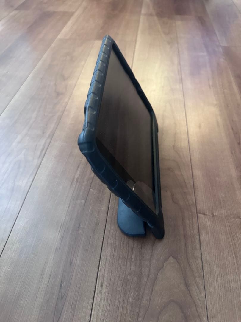 Apple iPad第9世代 本体 スタンド付きケース付き