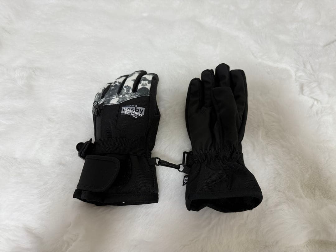 子ども用スノボスキーウェア130、手袋、the northfaceニット帽セット