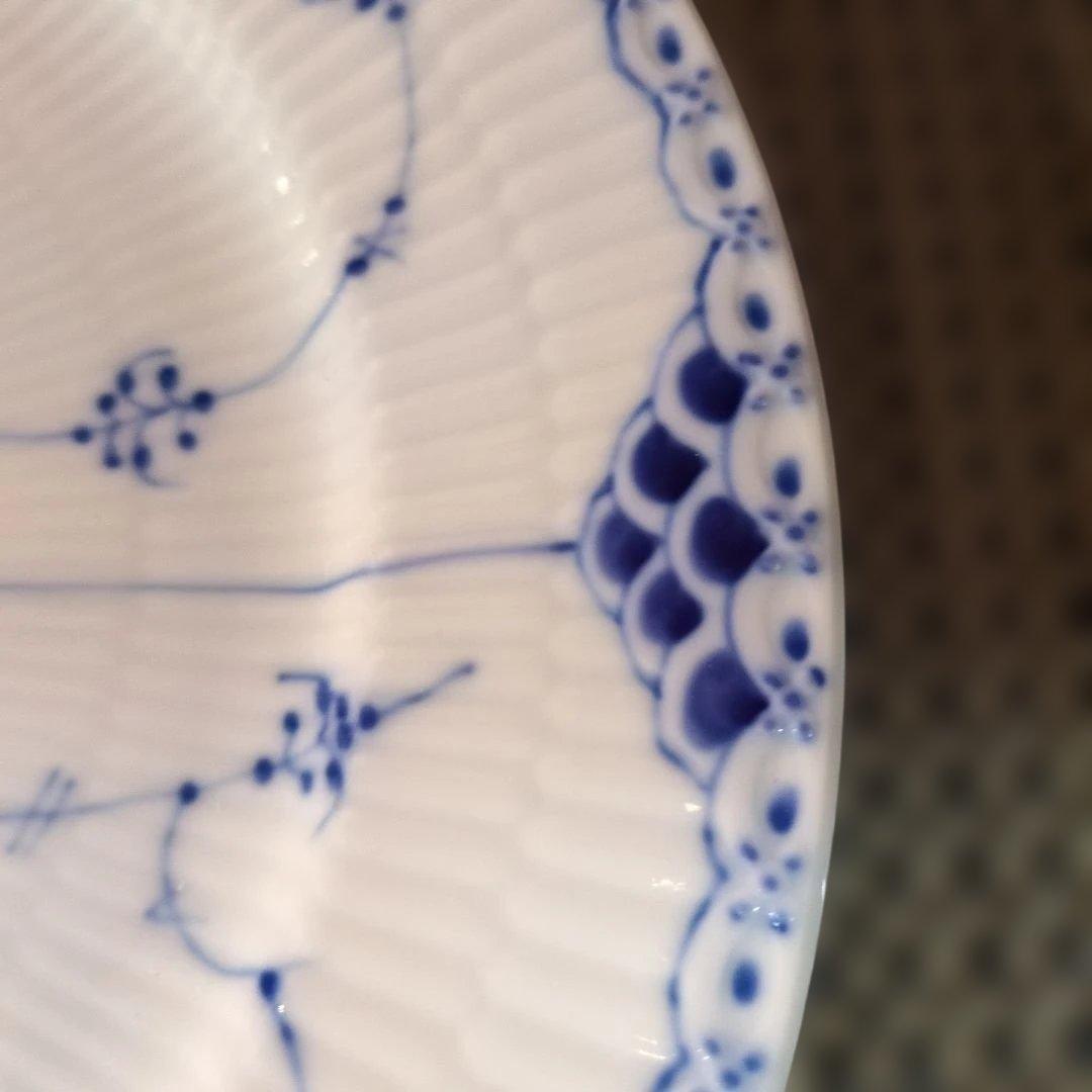 ロイヤルコペンハーゲンのブルーフルーテッドハーフレースプレート27センチ