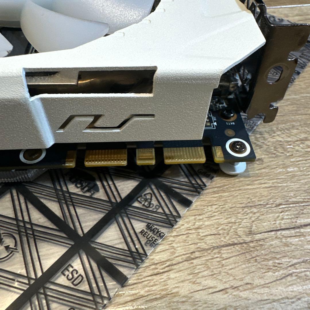 【美品】玄人志向GALAX GeForce GTX 1070Ti ホワイトモデル