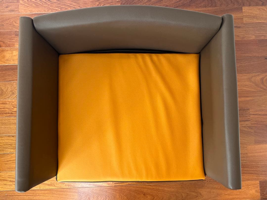 QUON アームチェア ブラウン/オレンジ 定価13万。