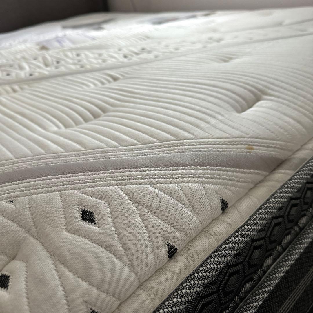 【最終価格】シモンズ　Beautyrest Black クイーンサイズ