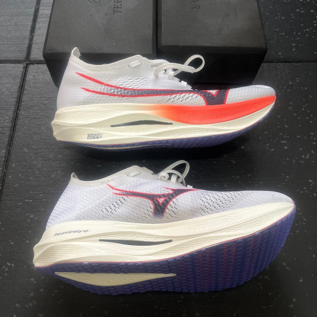 【極美品】ミズノ ウェーブリベリオンプロ LOW [26.5]cm