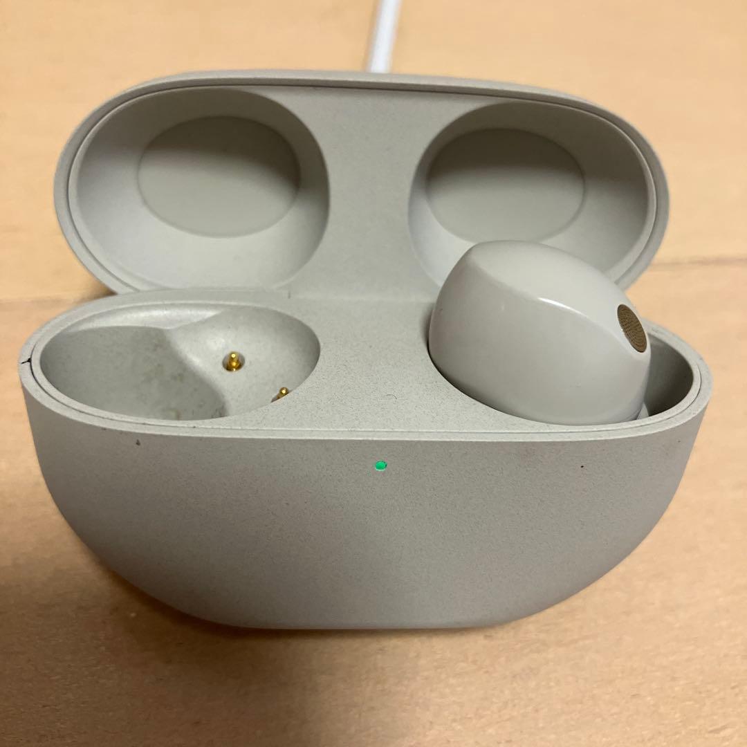 SONY ワイヤレスイヤホン グレー 充電ケース付き　wf-1000xm5