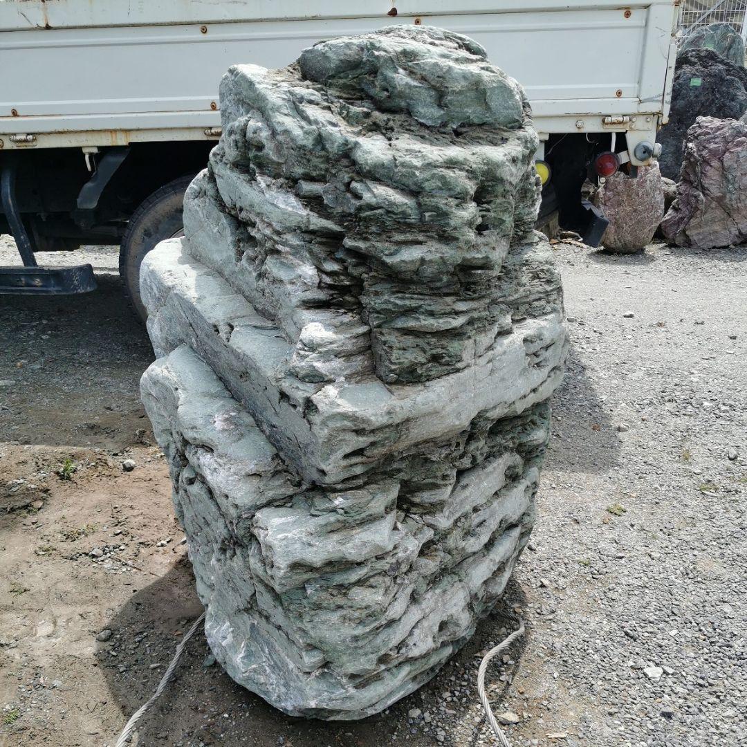 虫食い　三波石　1.630キロ　庭石　鑑賞石　石　庭　ガーデニング　置物