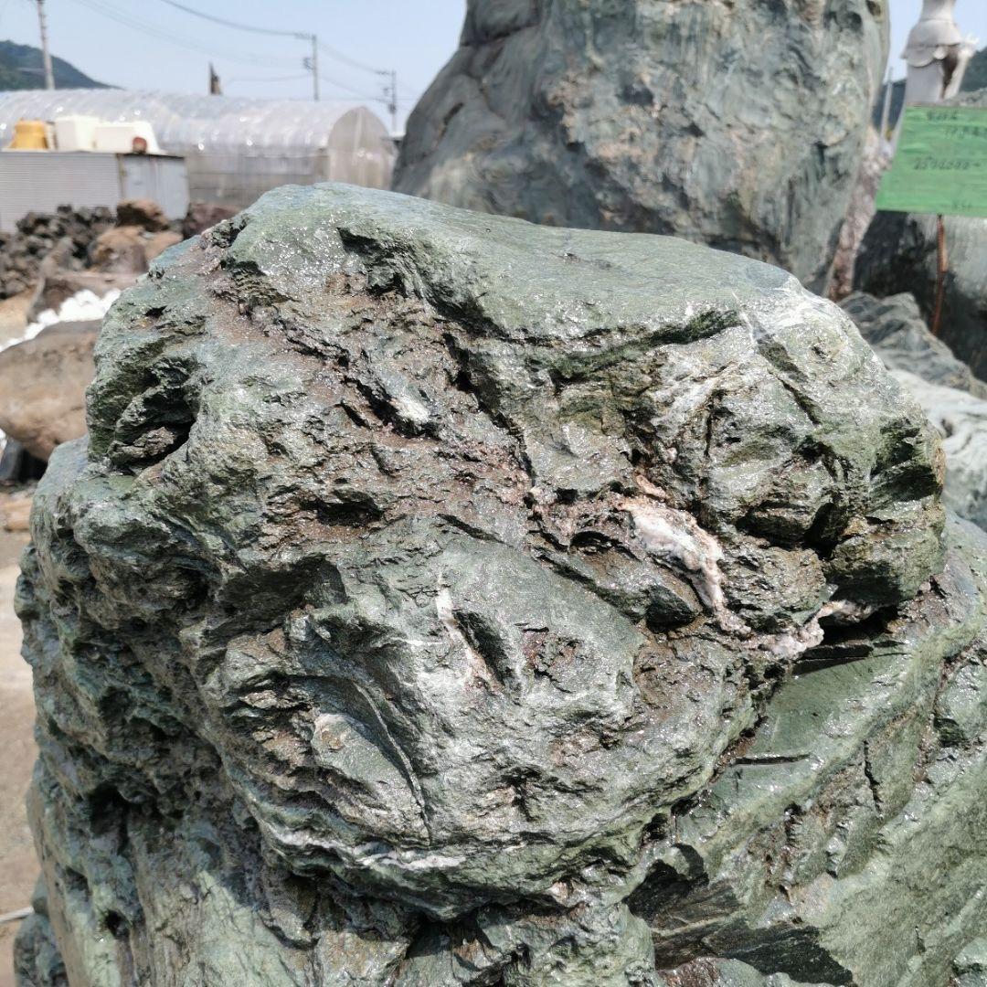虫食い　三波石　1.630キロ　庭石　鑑賞石　石　庭　ガーデニング　置物